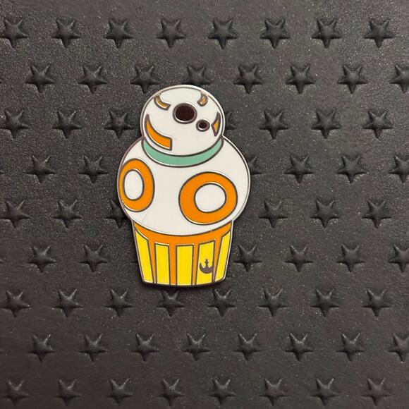 Disney Parks 2025 Hidden Mickey Wave B Pin Star Wars BB8 Cupcake - Picture 1 of 2